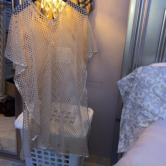 See through Coverup - Picture 3 of 3